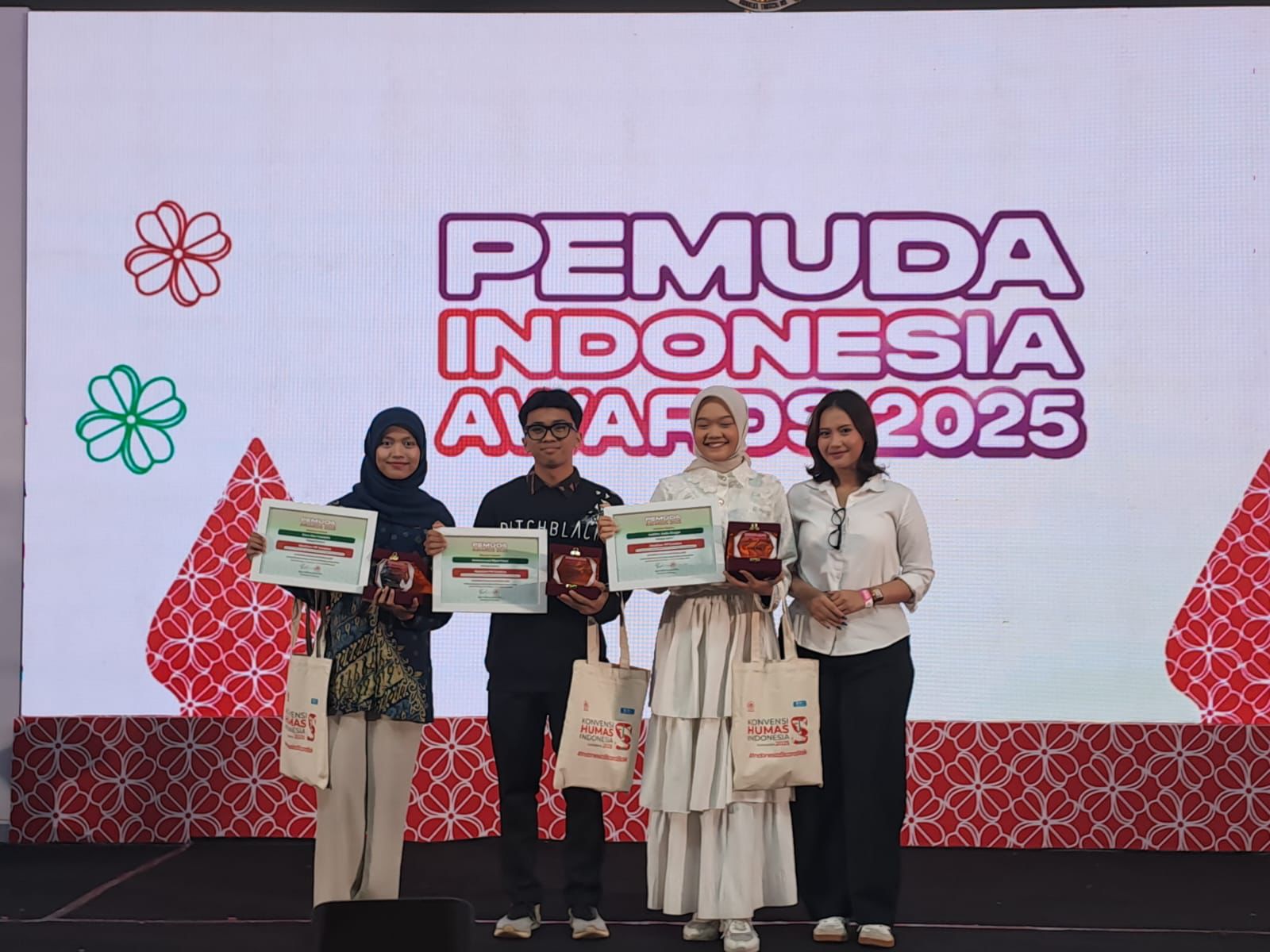 Mahasiswa Prodi Humas UMRI Raih Juara 1 NextGen PR Creative Pada Konvensi Humas Indonesia 2025