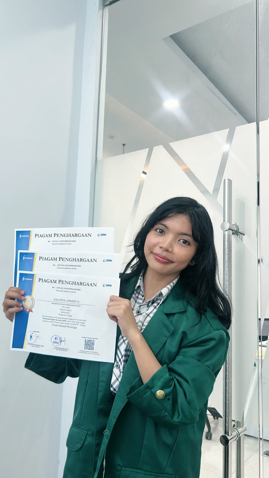 CALLISTA LARASATI, MAHASISWA FIKOM UMRI, RAIH TIGA MEDALI PADA OLIMPIADE PELAJAR NASIONAL 2026